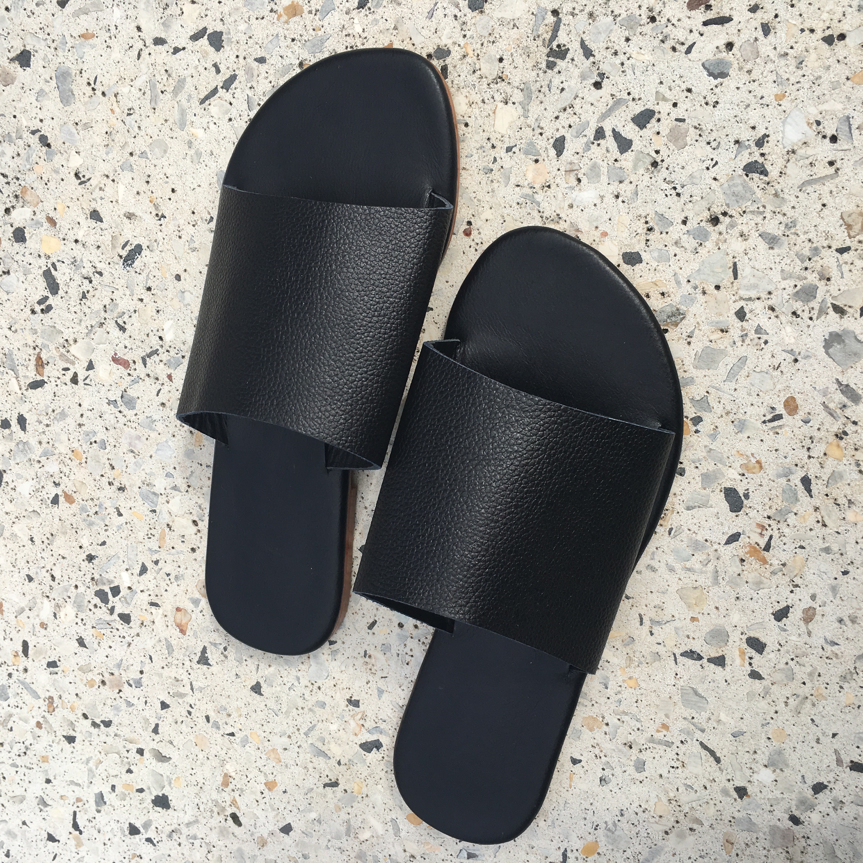 aere leather slides