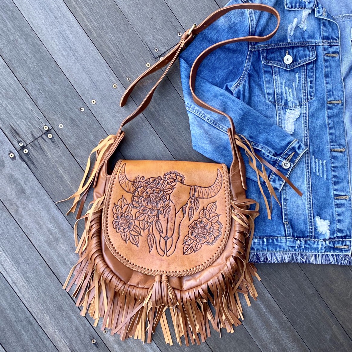 HAND TOOLED BUFFALO & FRINGE SADDLE BAG – Shoe Shu