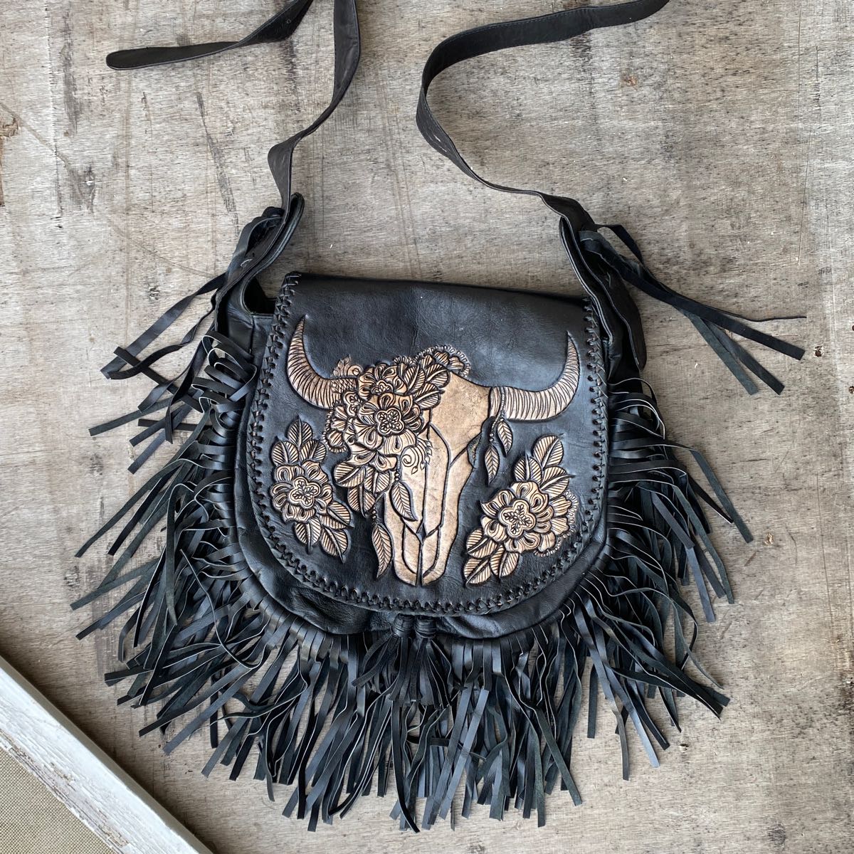 HAND TOOLED BUFFALO & FRINGE SADDLE BAG Shoe Shu