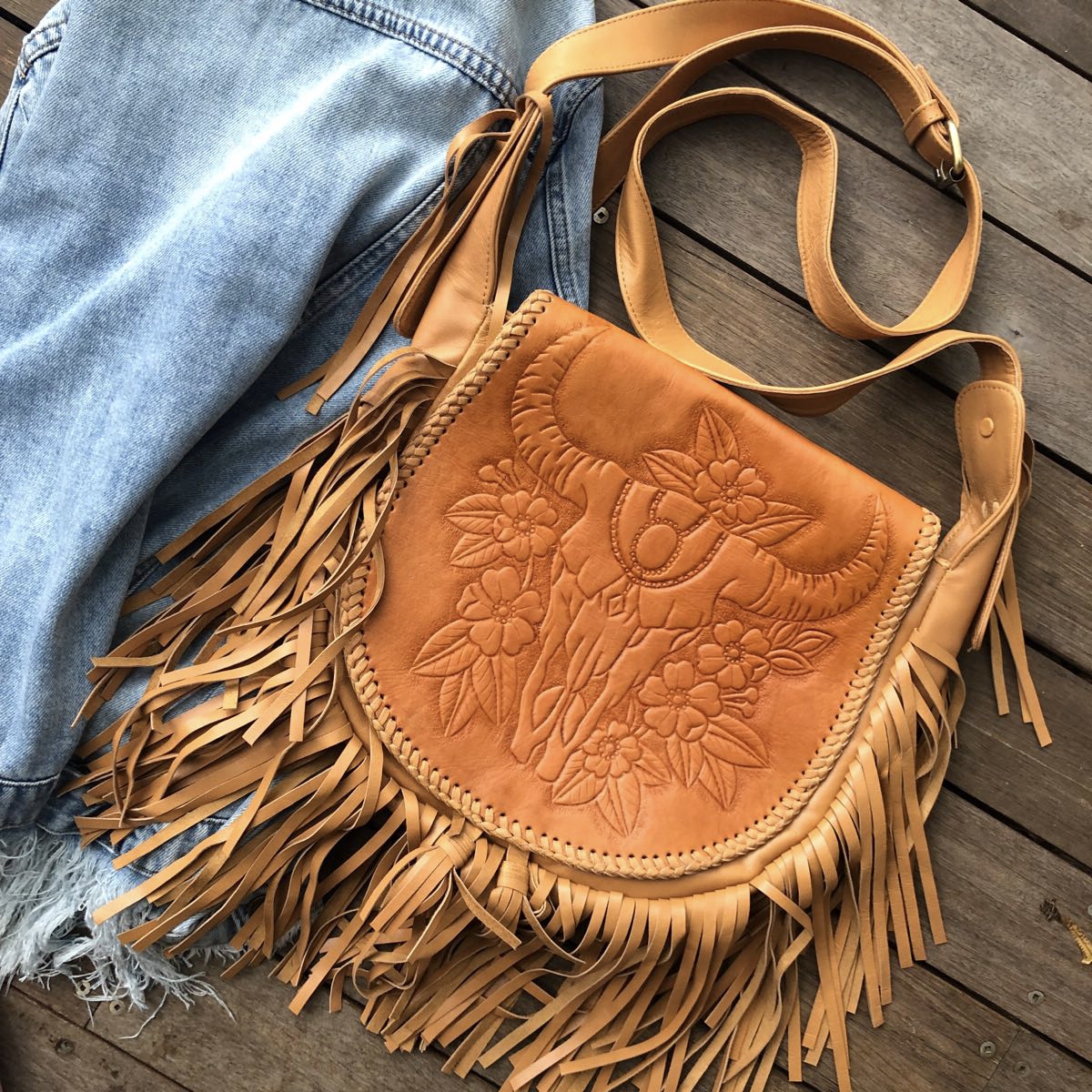 HAND TOOLED BUFFALO & FRINGE SADDLE BAG Shoe Shu