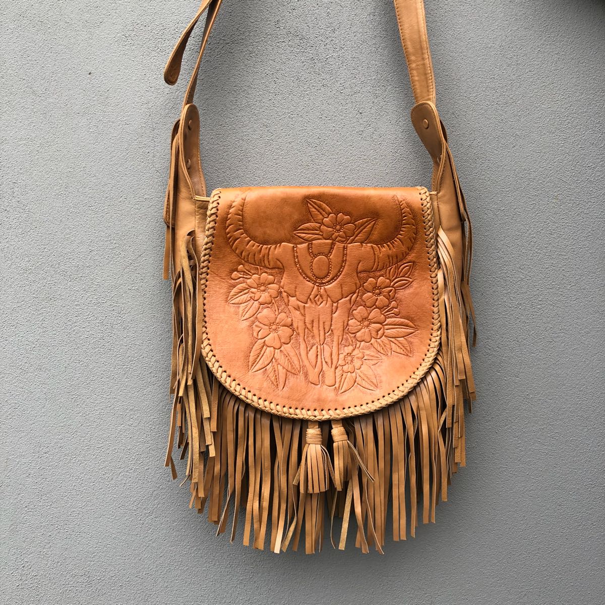 HAND TOOLED BUFFALO & FRINGE SADDLE BAG Shoe Shu