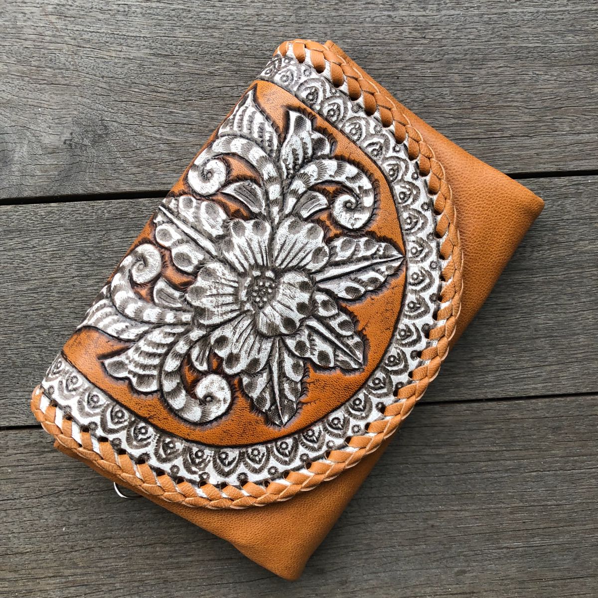 HAND TOOLED FLOWER & STITCH PURSE – Shoe Shu