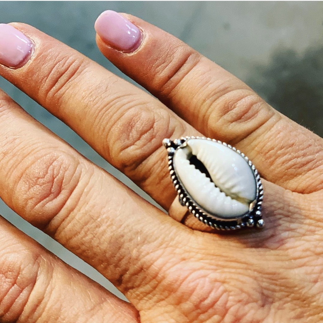 COWRIE SHELL RING Shoe Shu