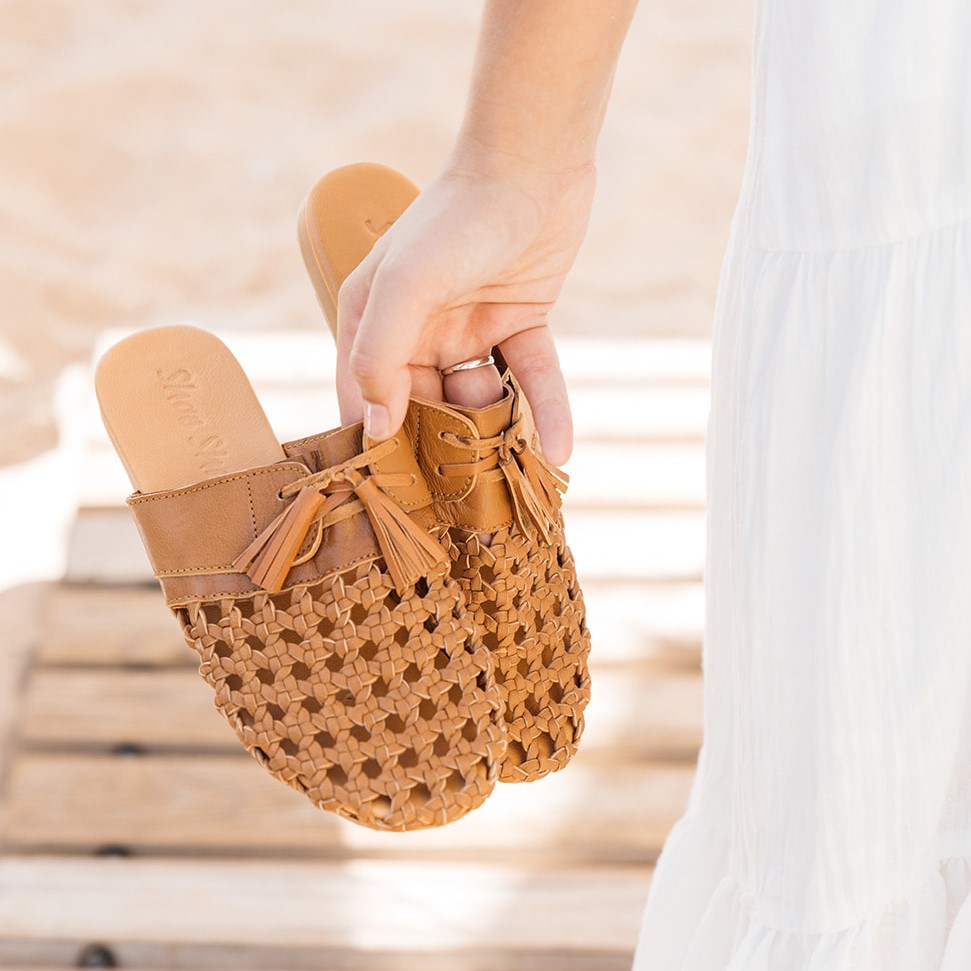 LEATHER WOVEN TASSEL SLIDE