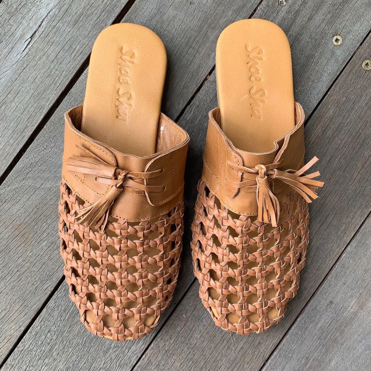 LEATHER WOVEN TASSEL SLIDE Shoe Shu