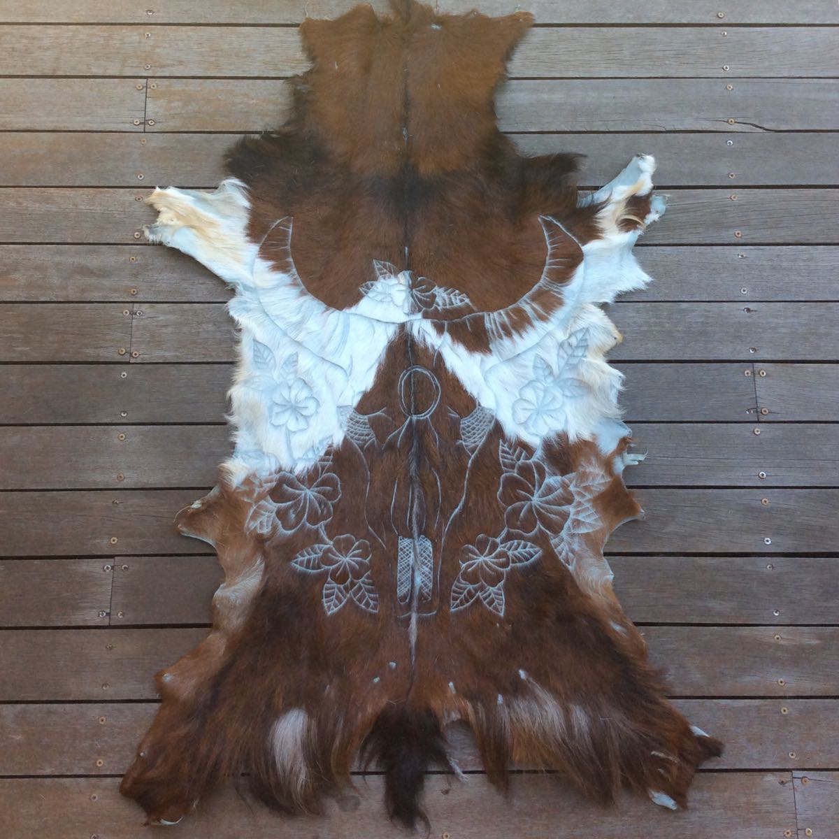 HIDE CARVED BUFFALO RUG Shoe Shu