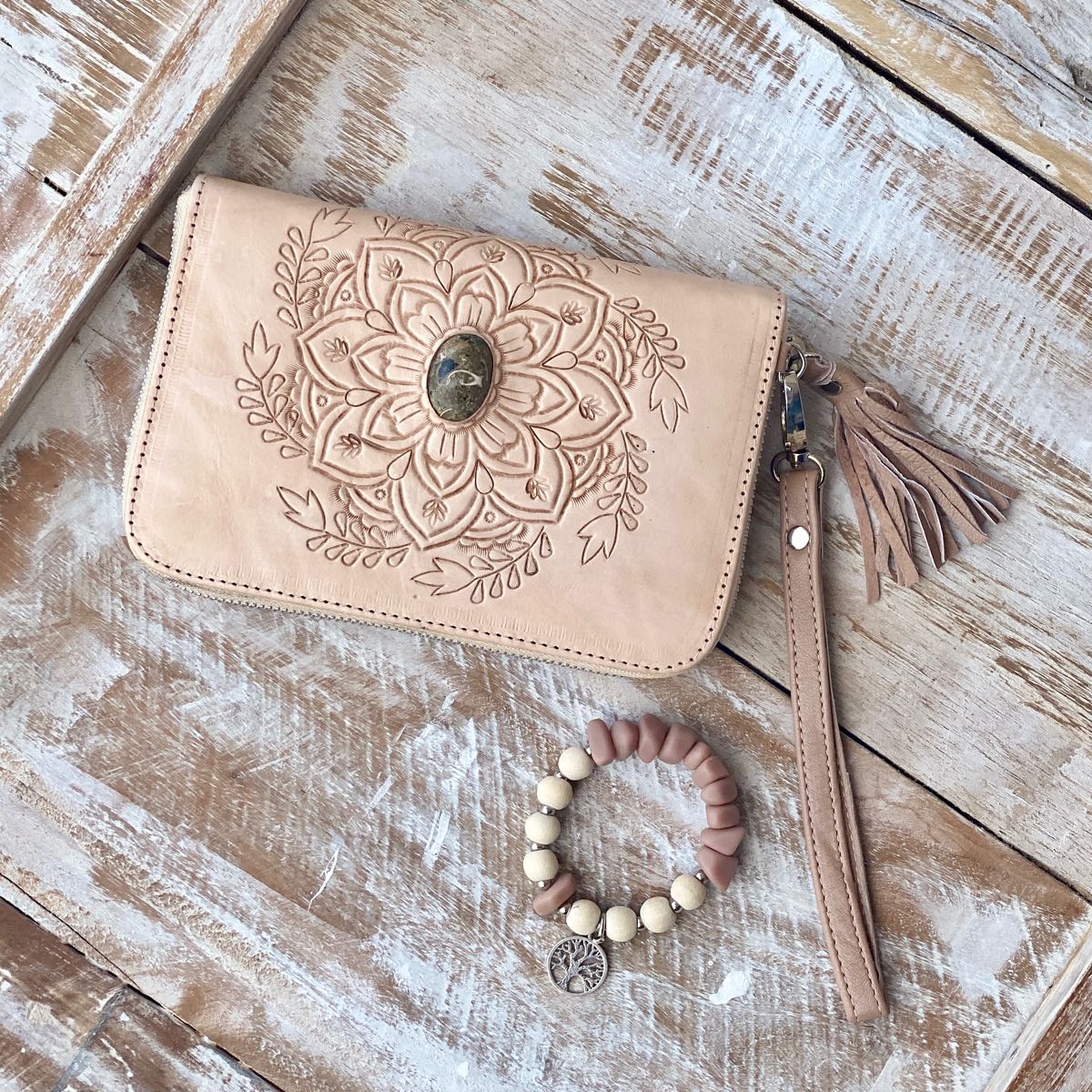 HAND TOOLED BOHO FEATHER ZIP ROUND WALLET Shoe Shu